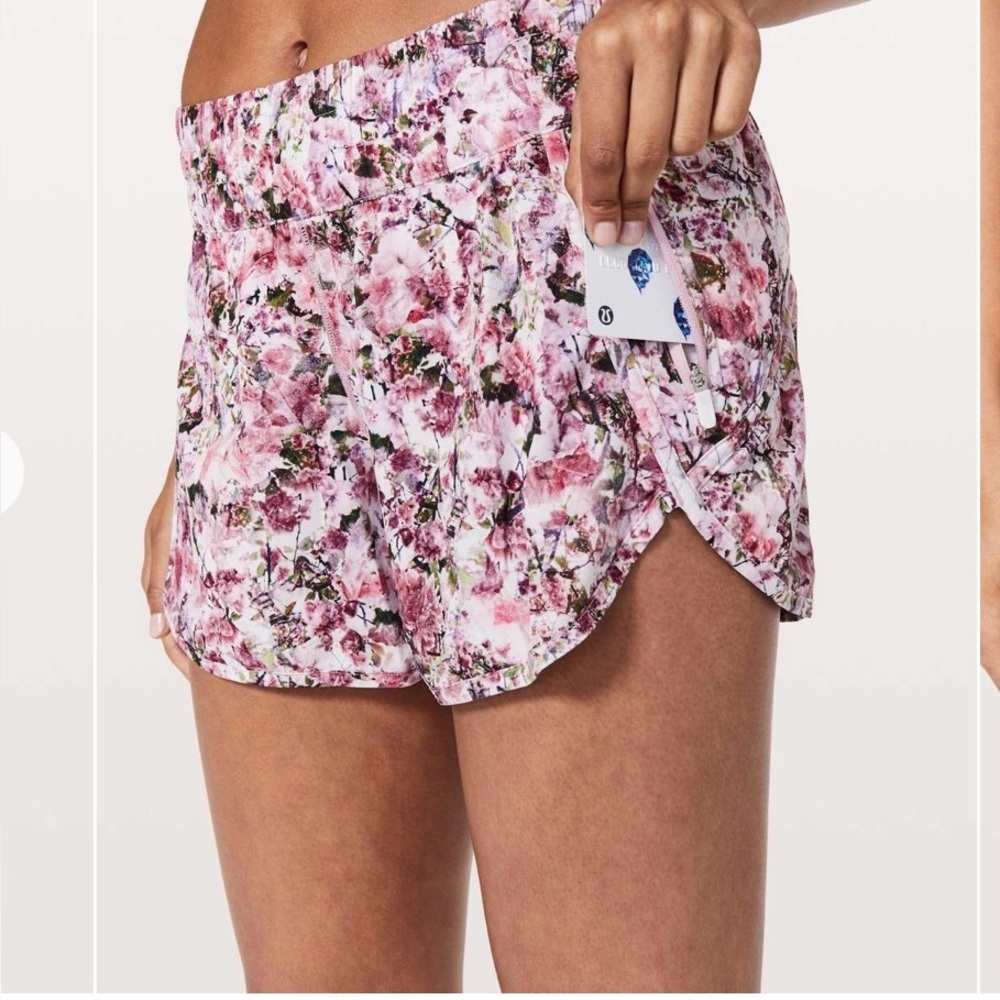 Lululemon Tracker Short V *4" Blossom Spritz Multi size 8
